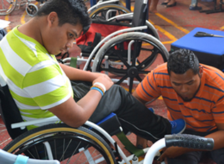 Guatemala Reparatur Rollstuhl